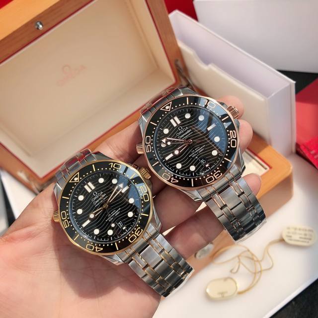 Omega欧米茄海马系列海洋宇宙300M同轴 至臻天文台42Mm潜水表。顶级版本 支持任意对比！搭载独有的原版一致8800机械机芯，漩涡形结构摆轮，与原版一致！