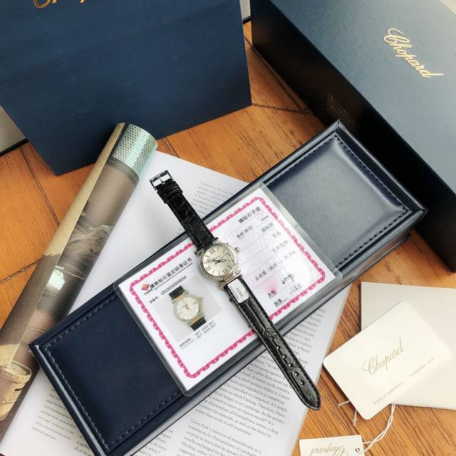 新款萧邦imperiale系列，出口外贸订单！由于特殊原因，性价比超级高！表壳镶嵌36颗vs1.2级天然真钻！比利时八心八箭切工，Vvsi净度等级 这个级别一点