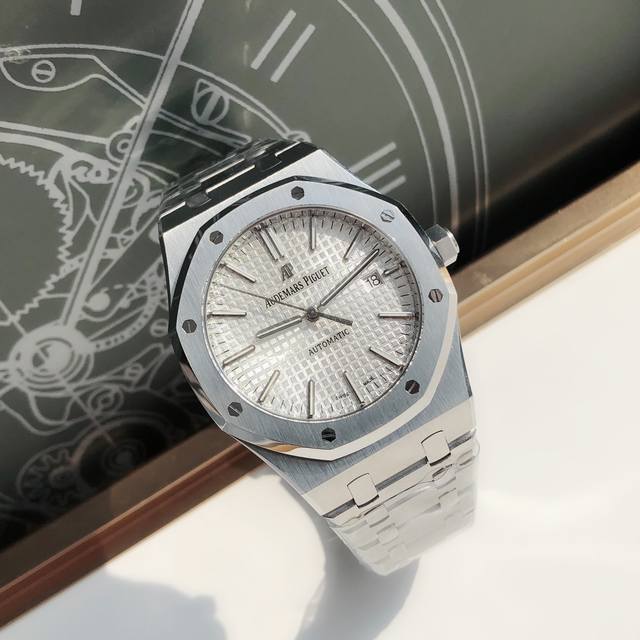 爱彼皇家橡树15400系列最顶级原单品质 原装机稀有牛货 市场上唯一和原版每个配件通用互换版本，表盘四色可选，黑色、蓝色、白色、灰钌色，表盘“大格纹”装饰图案有