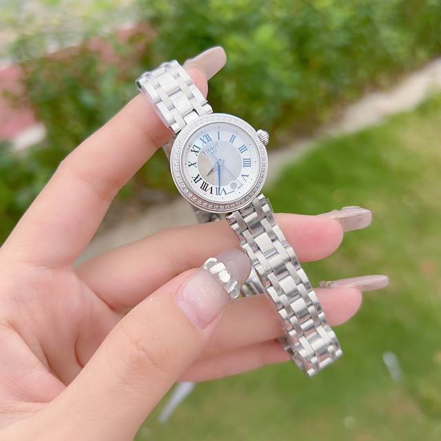 白 玫瑰金 钻+50皮钢同价 天梭2021最新款 最新款 最新款 嘉丽系列 T126.010瑞士石英女表 ！灵感于古罗马建筑，因其小巧迷人，也被爱称为“小美人”