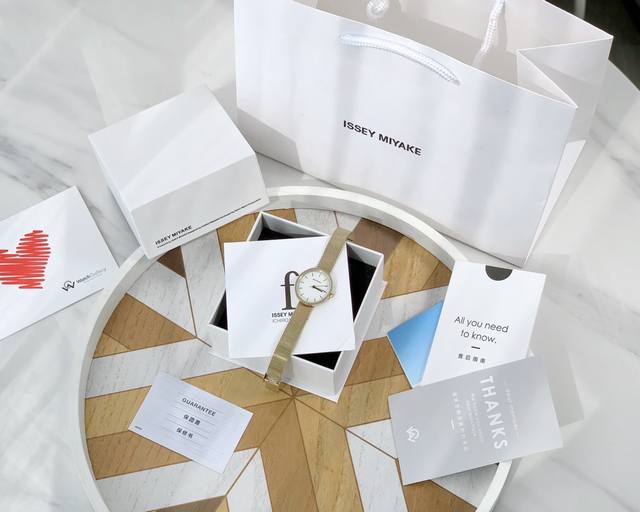 渠道货源！ 全网独家发售。 三宅一生女士石英手表 来自日本设计师 深泽直人之手，为庆贺issey Miyake手表20周年设计，又一具有代表惊喜力作，延续经典，