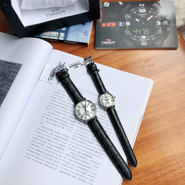 情人节批 天梭t122最新款石英超薄情侣对表，从腕间一隅到城市一角，将魅力四射的都市活力倾注于卡森臻我系列腕表中，以经典时尚的表款设计匹配当代都市青年简约优雅的