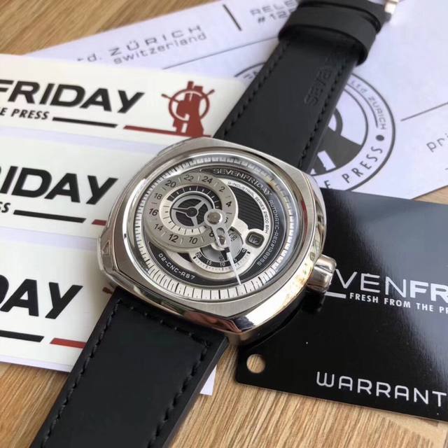 支持香港、美国直邮 七个星期五sevenfriday自动机械男表，型号：Q1-01，表径44.3*49.7Mm，三针分离，配日历，超级酷！硬件全部原厂出，看细节