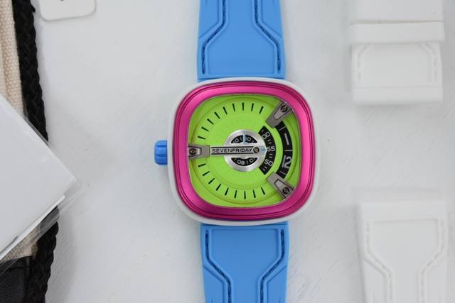 支持香港、美国直邮 独家新款 原单sevenfriday“最炫酷的仔”M2 03 七个星期五到货 所有配件来自正品 可互换维修 支持验货sevenfridays