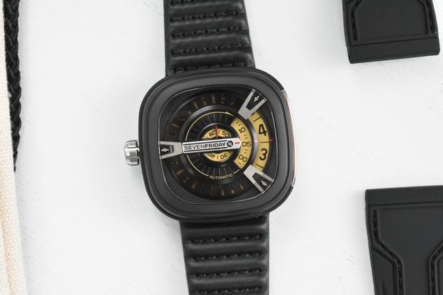 支持香港、美国直邮 原单七个星期五sf-M2 01瑞士时尚潮牌 Sevenfriday 七个星期五 M系列:M2-01 M系列专为左撇子设计的一款时尚腕表配置：