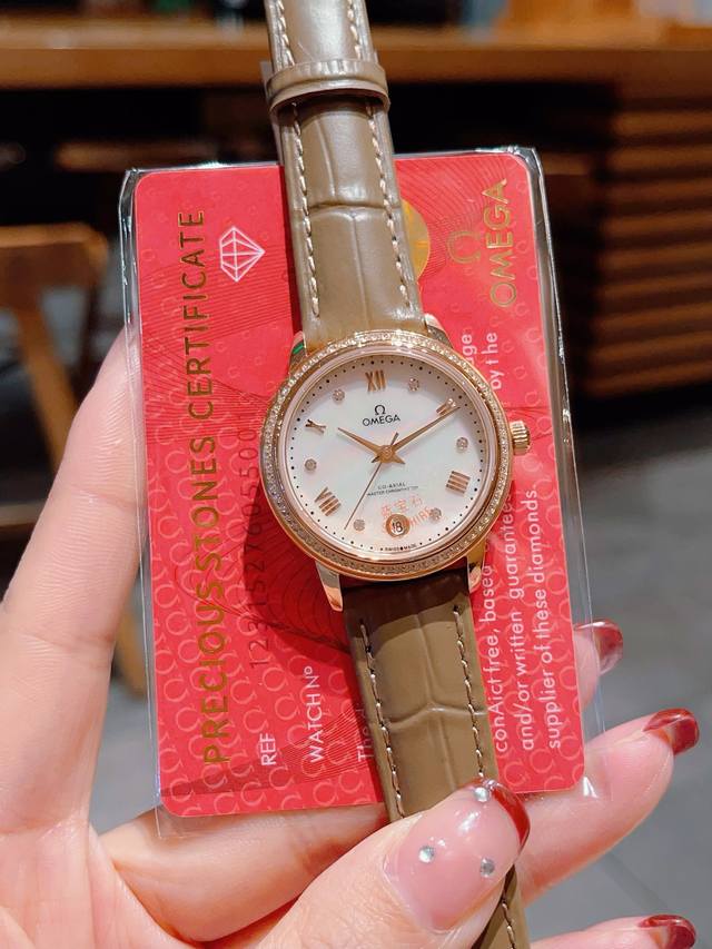钢带 Omega欧米茄碟飞系列32Mm女士石英腕表！吸引了众多忠实支持者。此系列表款风格简约，外观雅致华美，彰显着引人瞩目的隽永美感低调朴实无华，却又细腻耐看，