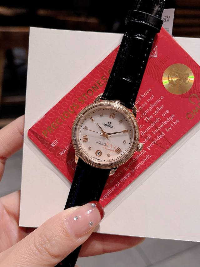 钢带 Omega欧米茄碟飞系列32Mm女士石英腕表！吸引了众多忠实支持者。此系列表款风格简约，外观雅致华美，彰显着引人瞩目的隽永美感低调朴实无华，却又细腻耐看，