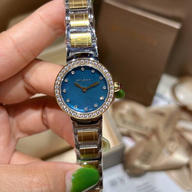 白壳 玫金 钻20 宝格丽迷你号！ Bvlgari 宝格丽 Bvlgari系列 经典又不失时尚气息女表，进口石英，,精钢不绣钢材质 细节做工非常不错，小号尺寸：