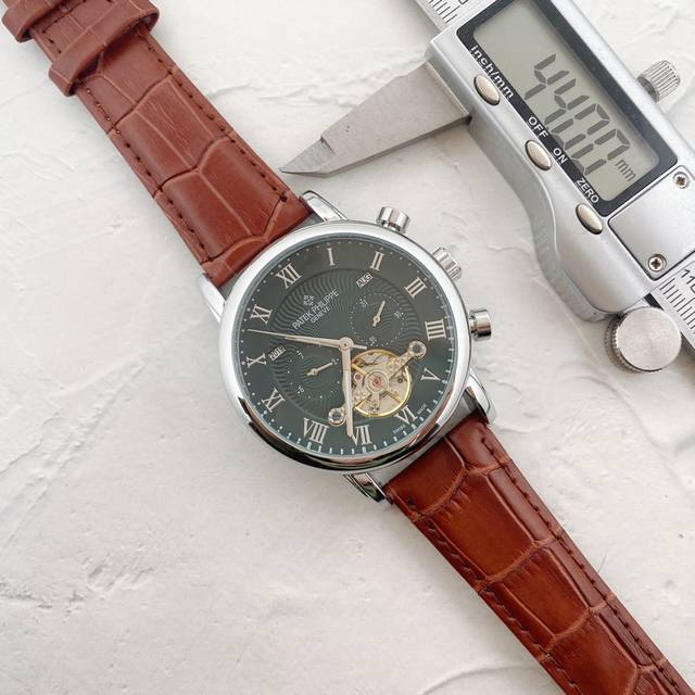 品牌:百达翡丽 Patekphilppe 五针飞轮机械爆款 优雅男士腕表 顶级全自动机械机芯 矿物质水晶镜面 顶级进口小牛皮 直径42Mm厚12Mmgs出品