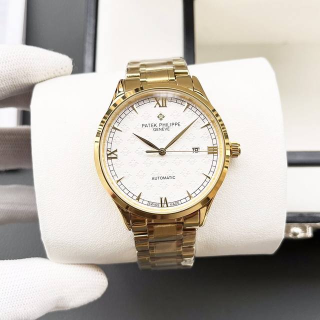 白 金 钢20 最新 ：百达翡丽三针设计 类型 ：精品男士腕表 表带 ：真牛皮表带 316精钢表带 舒适耐用 机芯 ：高端西铁城8215机芯 镜面 ：矿物质强化