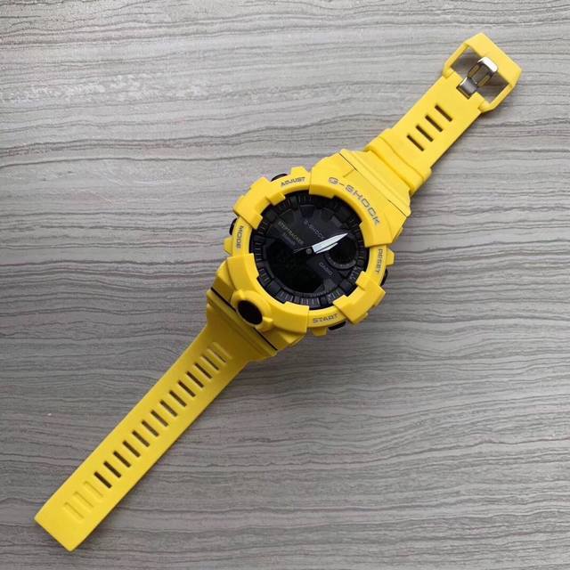 卡西欧casio G-Shock Gba-800，抗震的结构，无机玻璃，20气压防水，针躲避功能，记秒表，计时器，闹钟，全自动日历，1表盘直径约48Mm 介于男