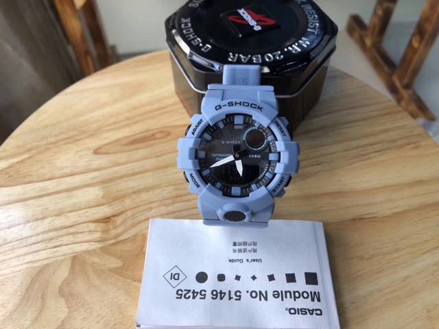 卡西欧casio G-Shock Gba-800，抗震的结构，无机玻璃，20气压防水，针躲避功能，记秒表，计时器，闹钟，全自动日历，1表盘直径约48Mm 介于男