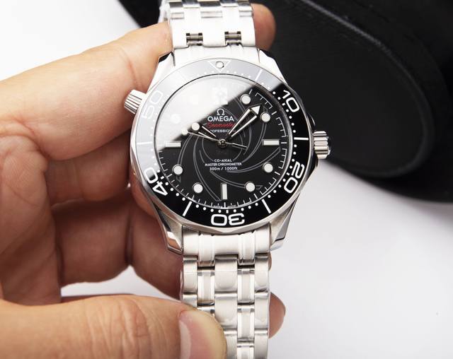 白钢 .. 金20. 胶带20. 强烈推荐最新s厂海马007一周年系列300米潜水腕表全网独家品质。 机芯 搭载以全新日本原装进口西铁城全自动机械机芯，真正做到