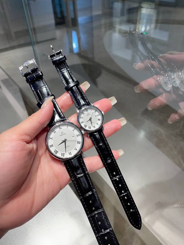 白 -金 钢带+20。 欧米茄 情侣对表 原装进口石英机芯 矿物质玻璃镜面 316L精钢表壳 直径男40Mm女30Mm 厚8Mm如果今天的阳光停止了它耀眼的光芒