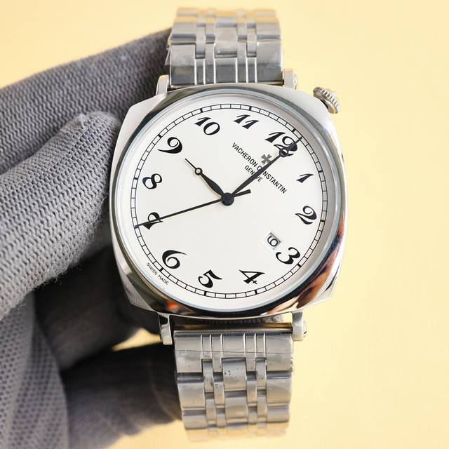 白 金 钢带30 四角壳系列 精致百搭 最新 ：江诗胆顿最新设计 类型 ：精品男士腕表 表带 ：真牛皮表带 机芯 ：高端全自动机械机芯 镜面 ：矿物质强化玻璃