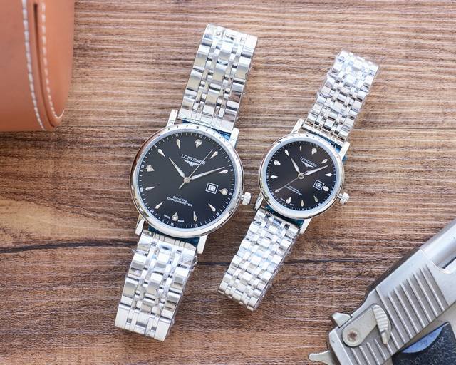 白壳： 金壳： 钢带20 浪琴 情侣对表 原装进口石英机芯 矿物质玻璃镜面 316L精钢表壳 直径男40Mm女30Mm 厚8Mm如果今天的阳光停止了它耀眼的光芒