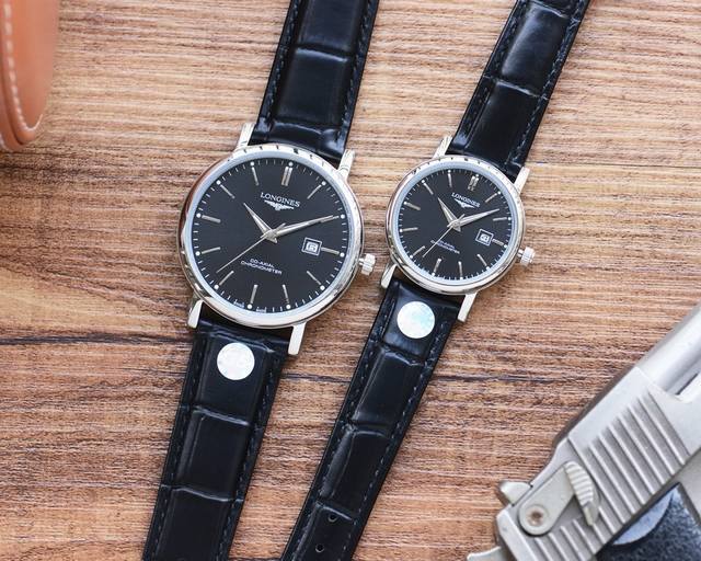 白壳： 金壳： 钢带20 浪琴 情侣对表 原装进口石英机芯 矿物质玻璃镜面 316L精钢表壳 直径男40Mm女30Mm 厚8Mm如果今天的阳光停止了它耀眼的光芒