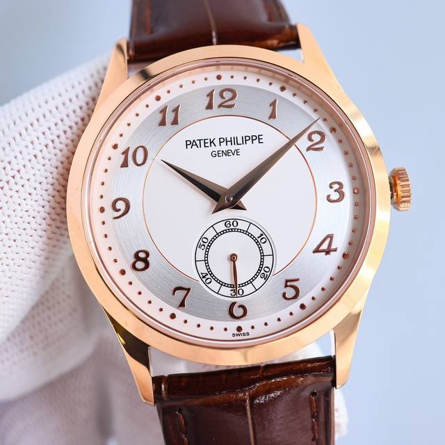 白壳 玫金 带钻加50 新品 百达翡力，正装表王震撼登场。完美还原表中王者的独特质感和简约格调。 精彩细节 1.腕表尺寸数据完美吻合正品，佩戴轻便，还原正品体验