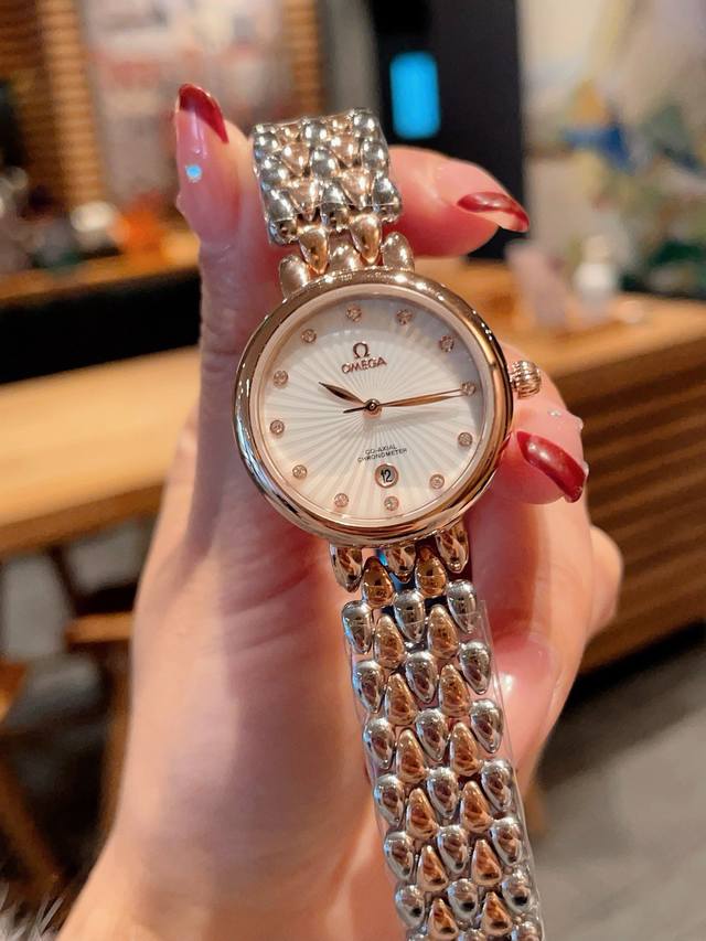 白光 金 钻30 升级版omega -欧米茄典雅系列 卓越的惊艳亮相，将华贵珠宝的优雅魅力与卓越时计的精准技术完美结合“露珠”连结成一条光华夺目的表链，流畅的线