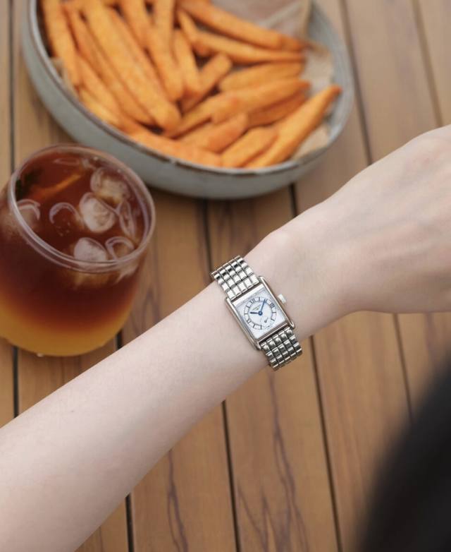 原单正品.原厂配件。Longines浪琴 迷你黛绰维纳系列l5.200.4小方格 复古 简约 摩登女士腕表各大主流电商平台同等货源. 支持专柜验货。 材质：31