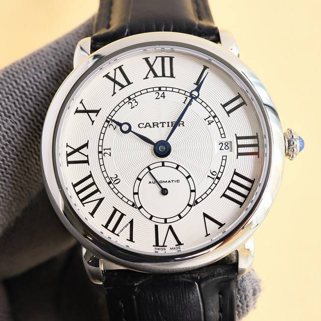 白壳 金壳 钻50 台湾厂出品，精品复刻，敬请品鉴。 Tw 推出系列 Ronde De Cartier 男士腕表采用 Cal.1904 机芯 动力储备 48 小