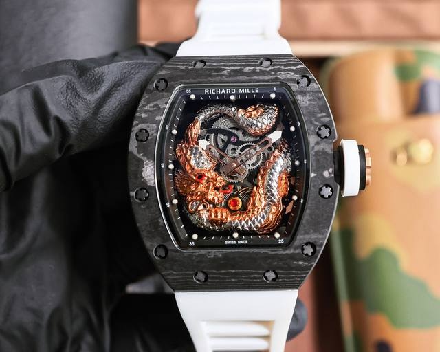 成龙大哥同款jack Chen Richard Mille 理查德米勒 Rm57-03飞龙 在天系列 全球限量8只 贵重来不是你的缺点！ 此款腕表壳套采用进口德