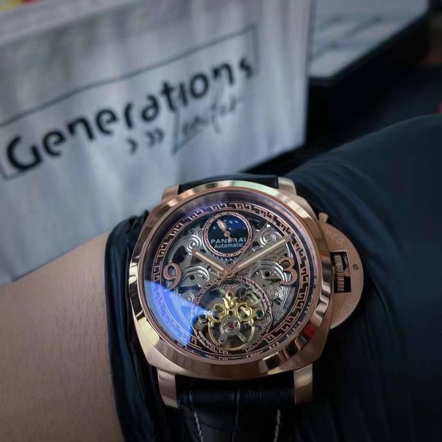 品牌: 沛纳海 飞轮新品，商务休闲 奢华大气类型：精品男士腕表 新品 表带：真牛皮表带 舒适 机芯:高级机械机芯 稳定 材料：矿物质防刮镜面 高清，耐磨 大气爆