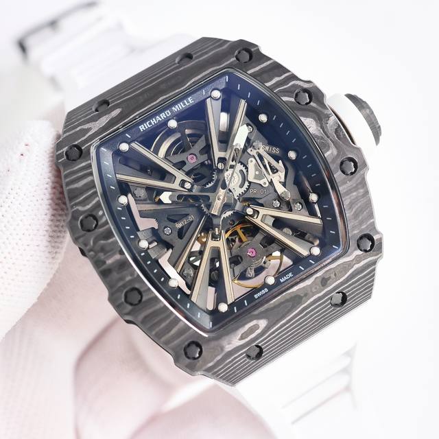 升级v3 最高版本 理查德 米尔 Rm12-01 Rm8 一体陀飞轮腕表，材质均为碳纤维与石英纤维材质表壳，分别三种颜色款式：纯黑碳纤维、碳纤维+红色石英纤维、