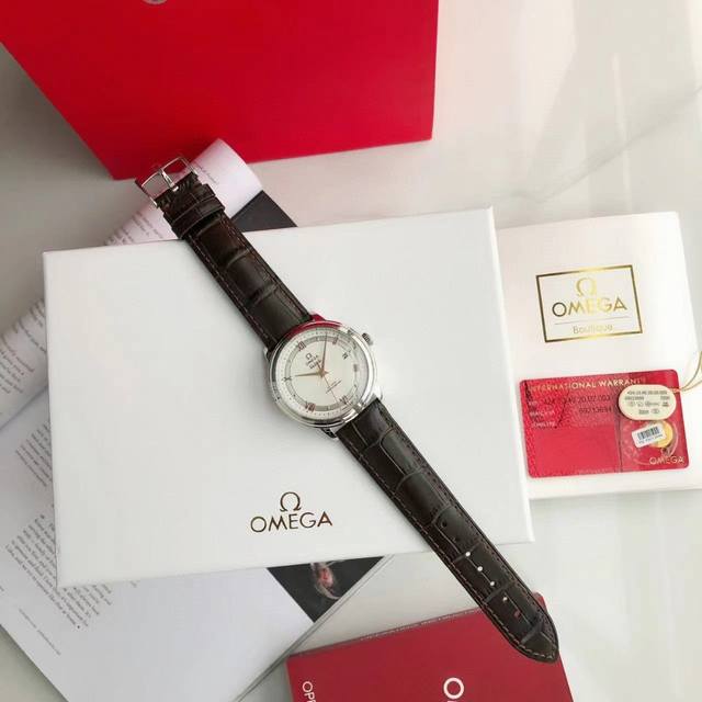 2023年度升级重磅爆款 碟飞系列男士腕表 ，休闲简洁 经典爆款修正原装同步拉伸表扣，并经工厂耐损测试合格，确保品质过硬 机芯 搭载进口8215自动机械机芯 走