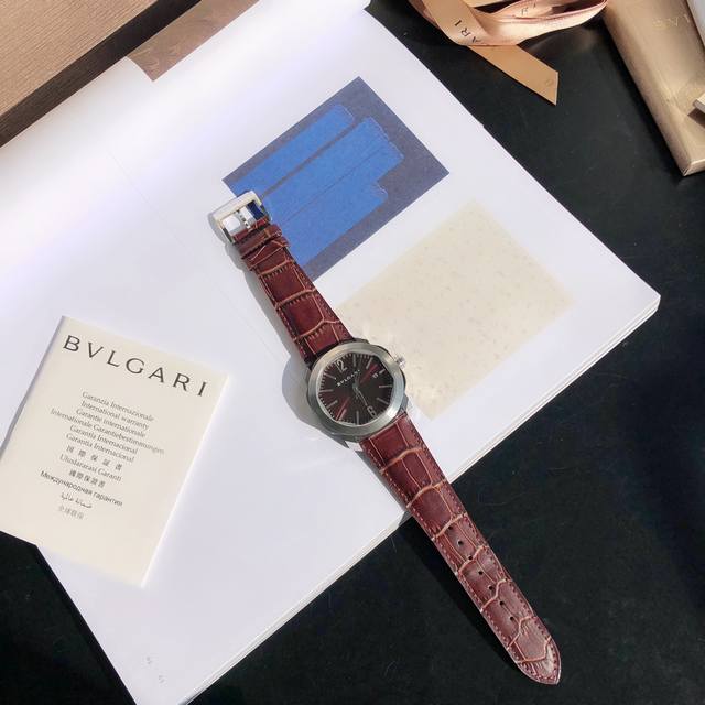 Octo系列将宝格丽腕表的意大利创新风格演绎的尤为精彩，八角形代表的建筑美学风格在octo系列里端庄、大气。以精致几何线条勾勒宝格丽男士刚强与优雅并存的个性特质