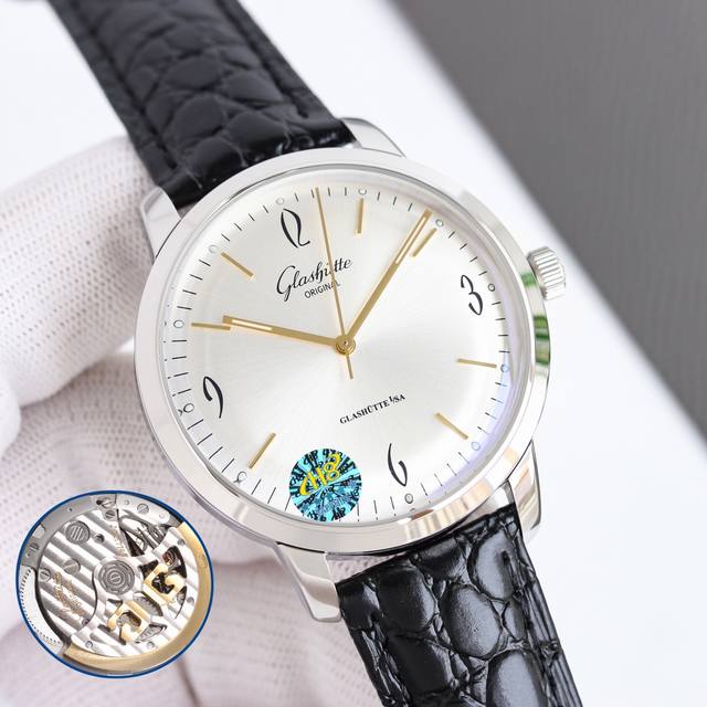 白壳 金壳 钻50 Tw Factory 匠心独具.格拉苏蒂复古男士腕表 简单大气三针经典款式永远不会过时 表镜 ：由整块蓝宝石玻璃打磨而成的弧形锅盖镜面。 佩