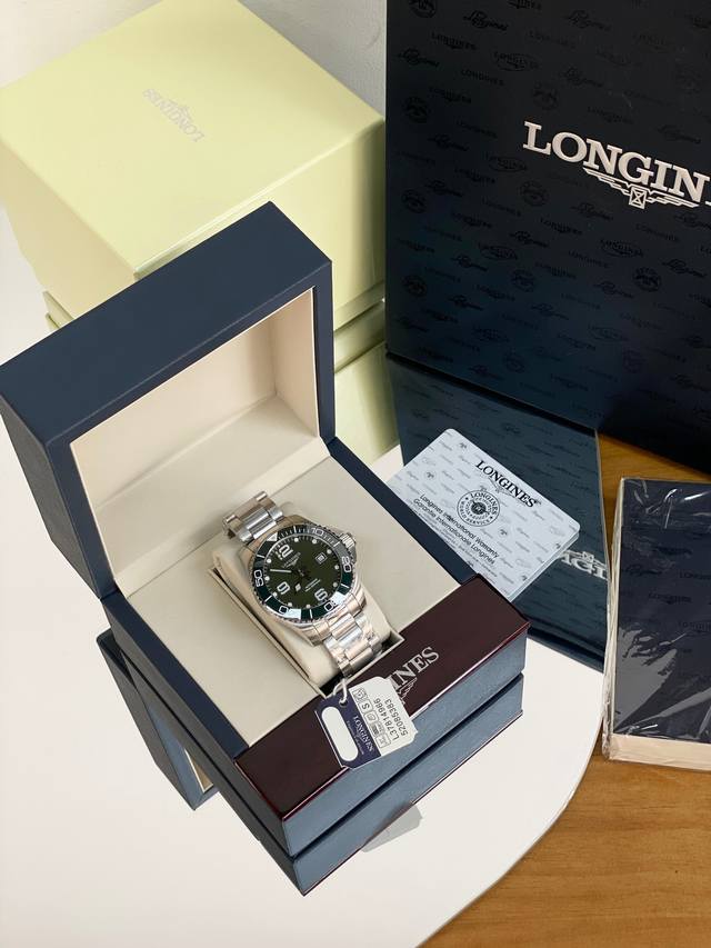 新款首发，浪琴-Longines，康卡斯潜水系列男士腕表，浪琴中的水鬼，防水达300米，表径43Mm，自动机械表eta -W200机芯，腕表使用精钢表壳，黑色表