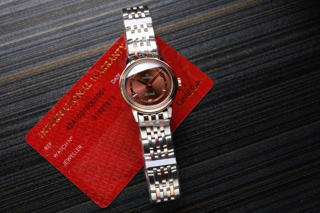 台湾厂出品：白钢 . 金20. 本品均已严格经过防水压力测试，防水可达120米 此款出货都以三码合一的形式出货，退换均以三码合一进出， 没卡片吊牌恕不退换 望多