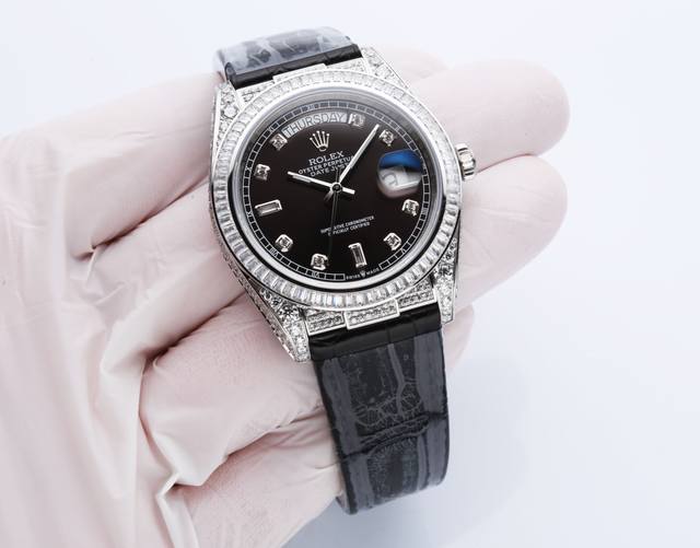 最新力作！Rolex劳力士日志系列，劳力士首款日志满天星鳄鱼皮带系列 ！镶嵌顶级天然皓石，大闪亮，难度极高，目前同种材质最闪工艺。不惜成本只为完美，可谓用心至极
