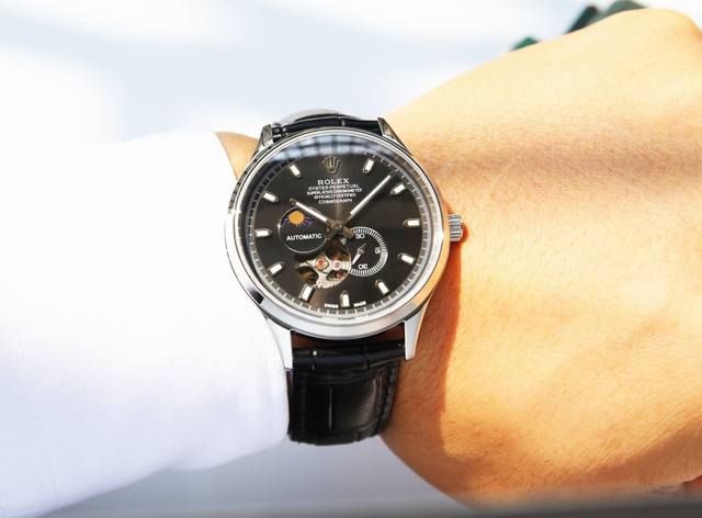 白皮 . 金20. 钢带20. 防水5度，可游泳 劳力士，日月星辰系列，搭载原装进口82S7机芯 0返修0售后 ，9位个性24小时／真月相显示，镂空设计，机芯运