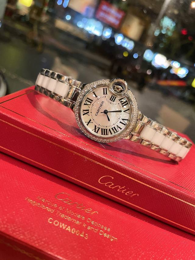 陶瓷白 金 钻20 鱼眼双卜玻璃 匠心之作卡地亚蓝气球，精致33Mm石英腕表，传统三针设计 星空运转 时间流淌 特殊工艺镶钻，个性 完美 搭配鱼眼蓝宝玻璃运用瑞