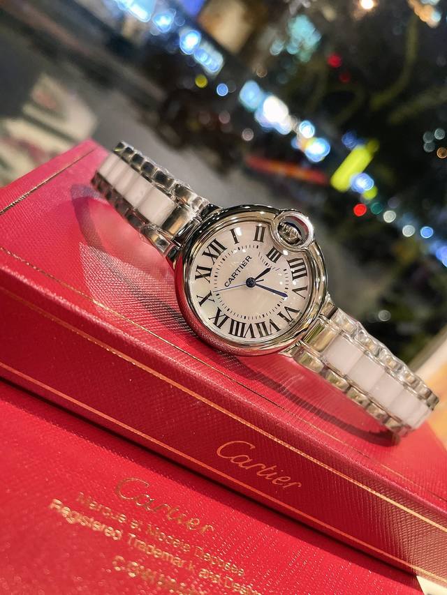 陶瓷白 金 钻20 鱼眼双卜玻璃 匠心之作卡地亚蓝气球，精致33Mm石英腕表，传统三针设计 星空运转 时间流淌 特殊工艺镶钻，个性 完美 搭配鱼眼蓝宝玻璃运用瑞