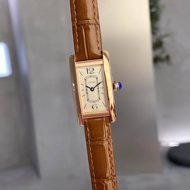 白光 金 钻30 卡地亚热门大作 优雅的美式坦克wsta0016腕表曼妙登场！苗条多姿的外形，简约秀丽的设计，是现代女性的不二之选！ 表壳 腕表尺寸35.8Mm