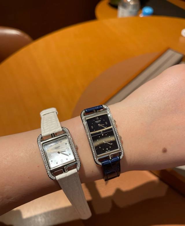 鳄鱼皮白光 金30 钻50 爱马仕nantucket系列，紧跟hermes Cape Cod 的步伐，顽皮的迎接美妙未来,香港dfs环球免税店新款上市直径：小号