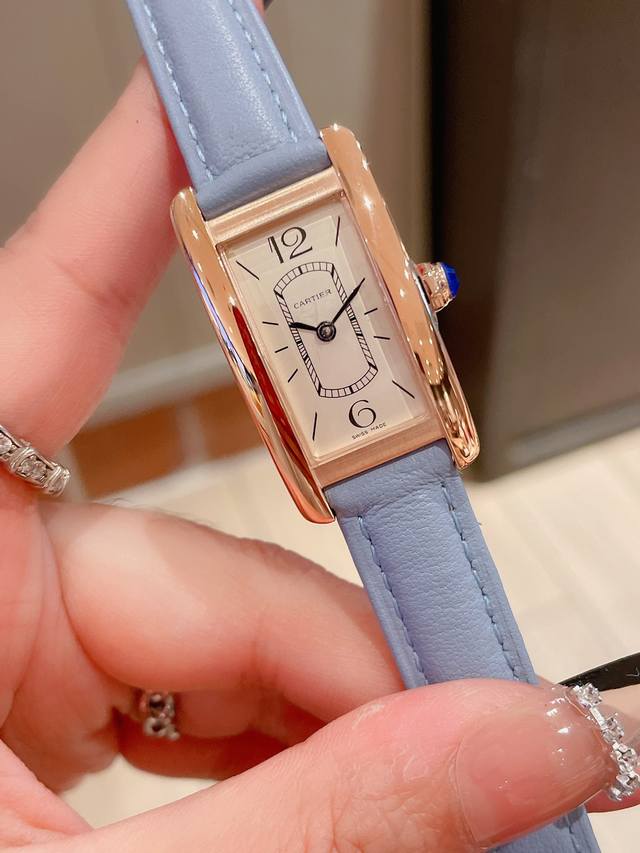 白光 金 钻30 卡地亚热门大作 优雅的美式坦克wsta0016腕表曼妙登场！苗条多姿的外形，简约秀丽的设计，是现代女性的不二之选！ 表壳 腕表尺寸35.8Mm