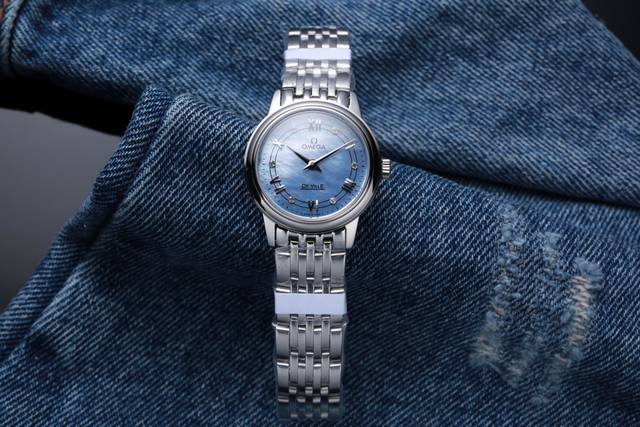 台湾厂出品：白皮 . 金玫20.钢带20. 本品均已严格经过防水压力测试，防水可达120米 此款出货都以三码合一的形式出货，退换均以三码合一进出，望多理解！ 欧