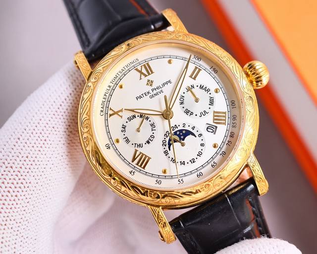 白壳 金壳 百达翡丽patek Philippe复杂功能系列-纯手工-雕花腕表-惊艳登场，42毫米的表径适配大众男性手寸，非常商务可亦休闲。整表表壳手工雕刻花纹