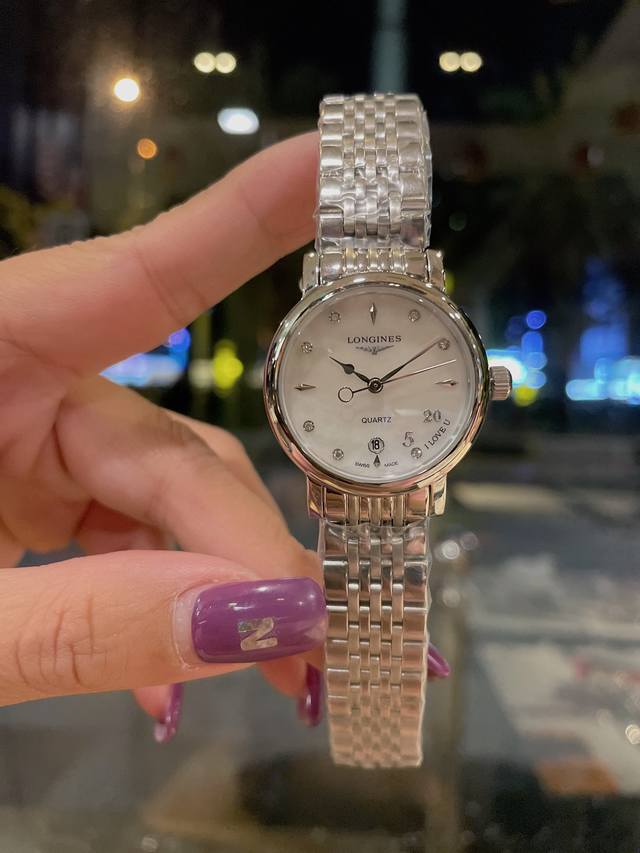 白 金 钻30 520设计灵感 爱在一起 铭记爱的旅程 时间作证 唯爱永恒 品牌:浪琴 类型:女士专属定制款 机芯:日本进口石英机芯 表带:采用316精钢表带