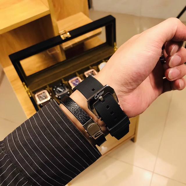 Cartier，可配情侣款！山度士进口石英机芯镀膜玻璃镜面男装 39Mm 男神必备