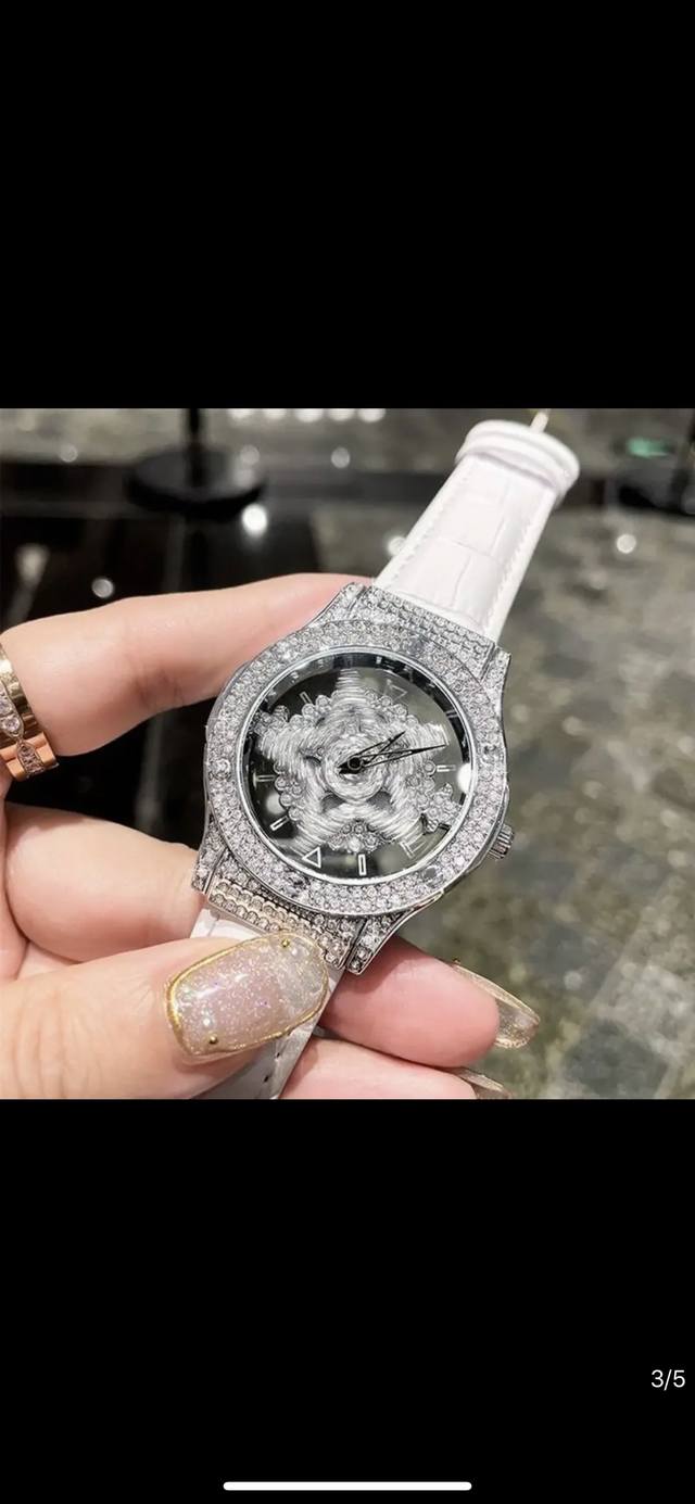 时来运转-五芒星：精致奢华的五芒星设计，外表浪漫柔美曲线流露优雅气质，优质轴承匠心打造，拒绝卡盘异响兼具趣味与品质，透底底盖洞悉时光，悬浮刻度便于读时，真空电镀