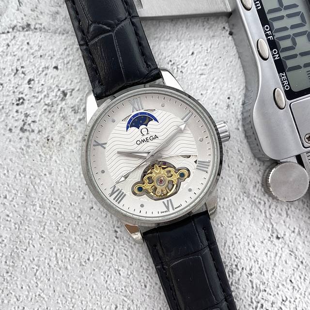欧米茄 Omega 商务休闲飞轮机械男表，12字位置设有星月窗口，6字位大飞轮，让佩戴者腕间散发无穷魅力，全自动机械机芯，316L精钢材质，牛皮表带，直径：40