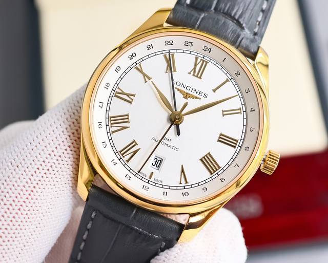 白 金 。2024最新推荐款，全新名匠系列gmt腕表，新搭配焕新设计的表盘，集奢华，精致和使用于一身。 机芯采用进口2836一体机gmt两地时！ 腕表直径40M