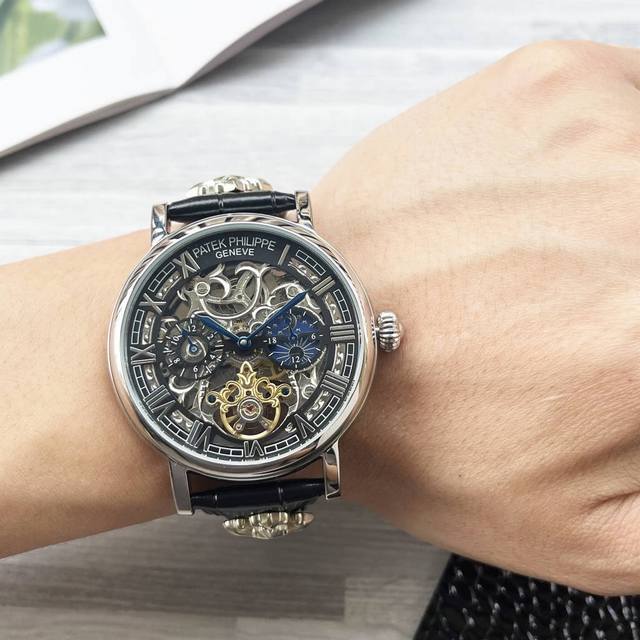 统一 复杂时计 奢华大气 经典新品 震撼上市 最新 ：百达翡丽 镂空设计 类型 ：精品男士腕表 表带 ：真牛皮表带 机芯 ：高端全自动机械机芯 镜面 ：矿物质强
