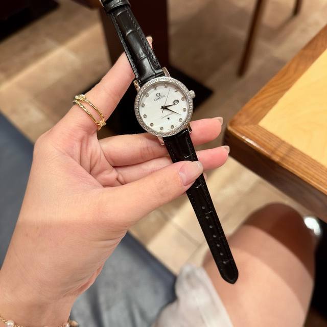 白皮 .钢 金20陶20欧米茄 原装进口石英机芯 小秒设计 蓝宝石玻璃 316L精钢表壳 直径女29Mm 厚8Mm如果今天的阳光停止了它耀眼的光芒。那么你的一个