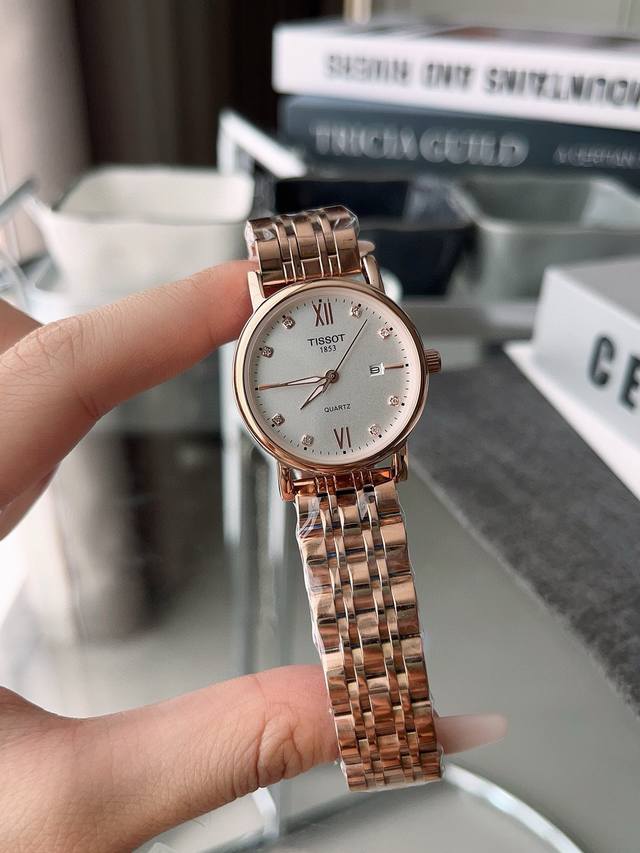 白壳 玫 钢带20 天梭 情侣对表 原装进口石英机芯 矿物质玻璃镜面 316L精钢表壳 直径男40Mm女30Mm 厚8Mm如果今天的阳光停止了它耀眼的光芒。那么